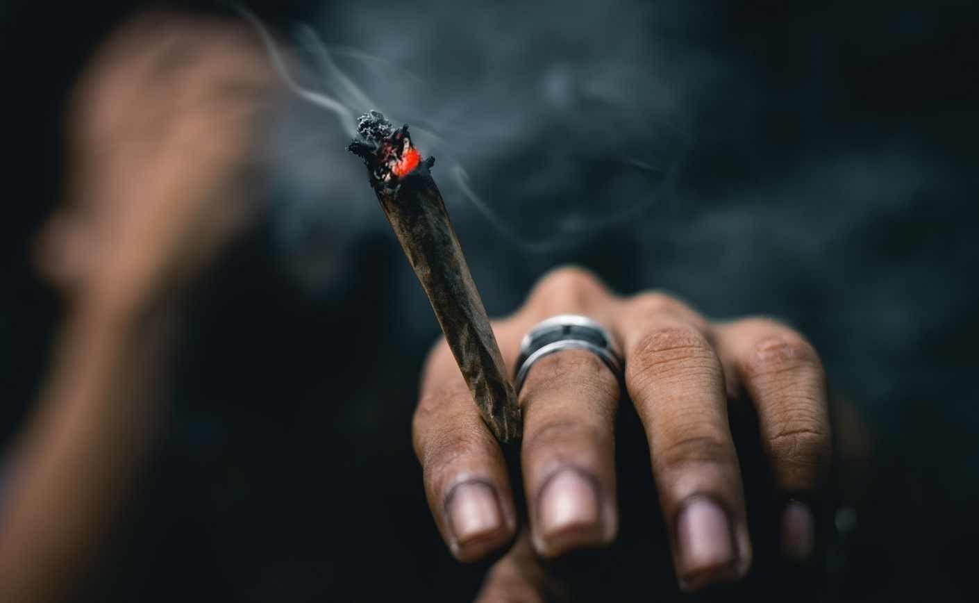 Cum să dormi bine când încerci să renunți la canabis?